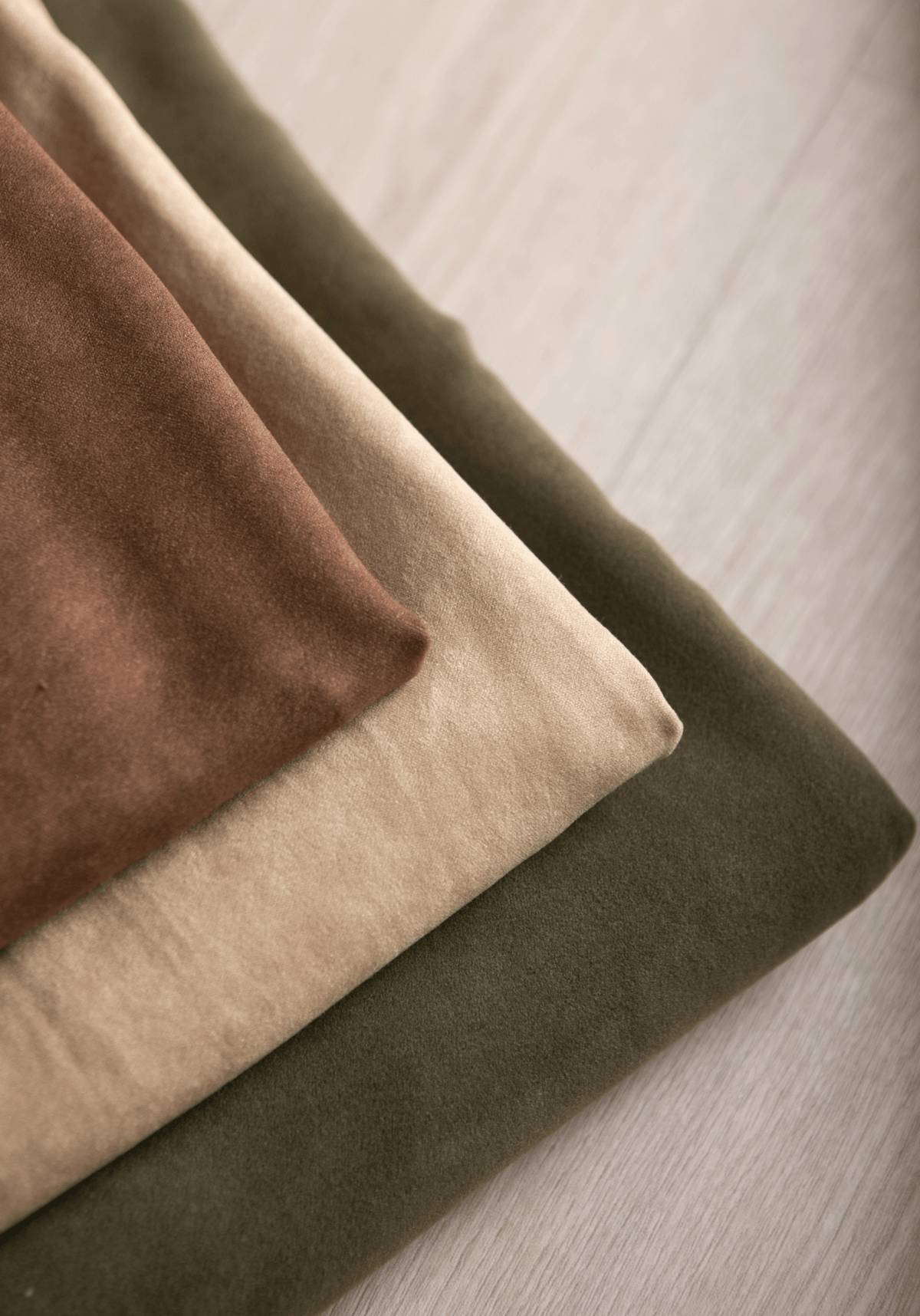 Suédine beige, marron ou vert mousse au mètre - Tissu aspect daim - Maison Fauve