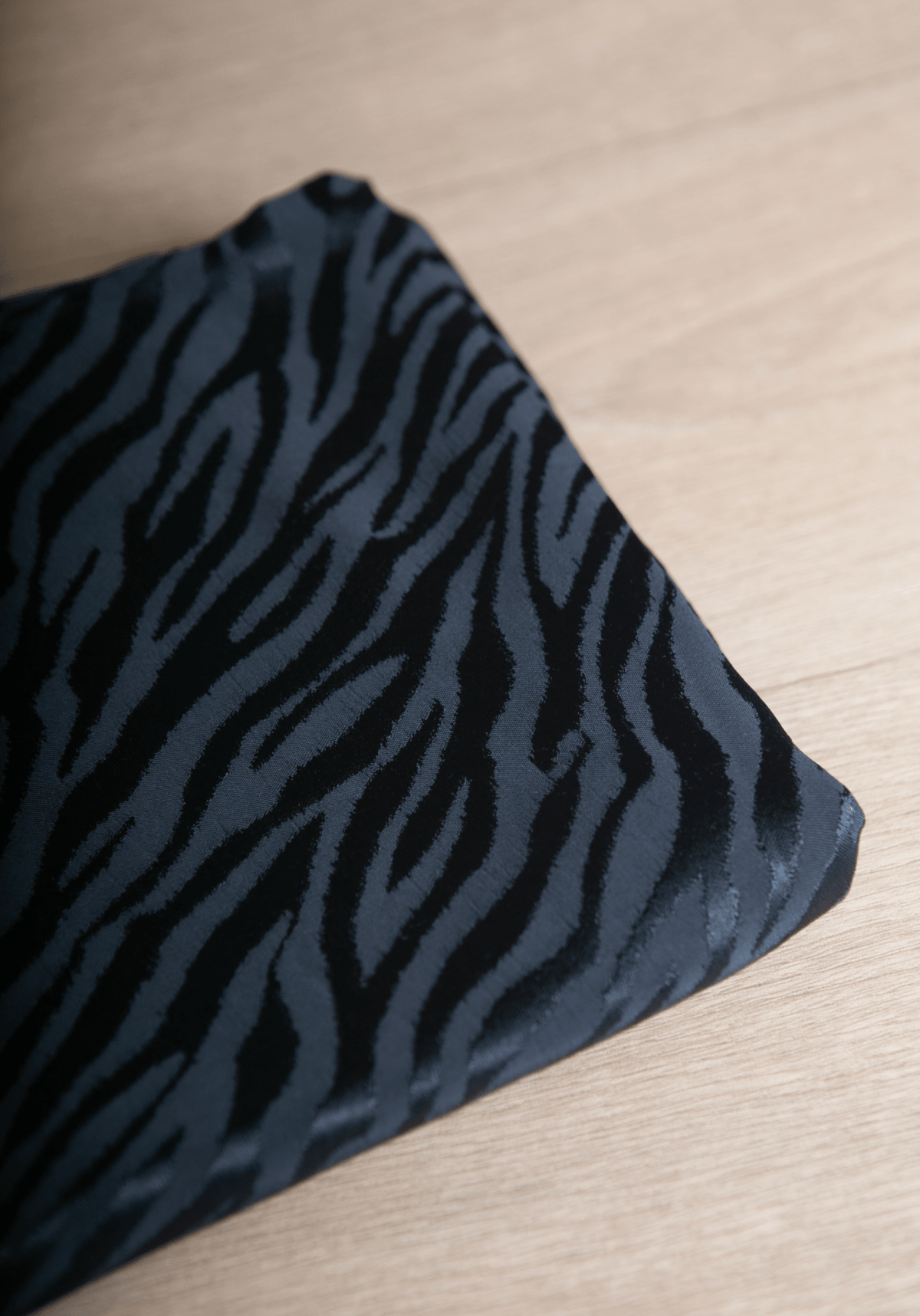 Tissu jacquard de viscose Tiger - Plusieurs coloris - Maison Fauve